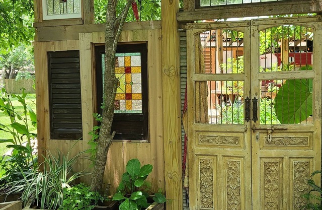 The Bath House, beautiful ZEN garden glamping spot for the nature lovers.