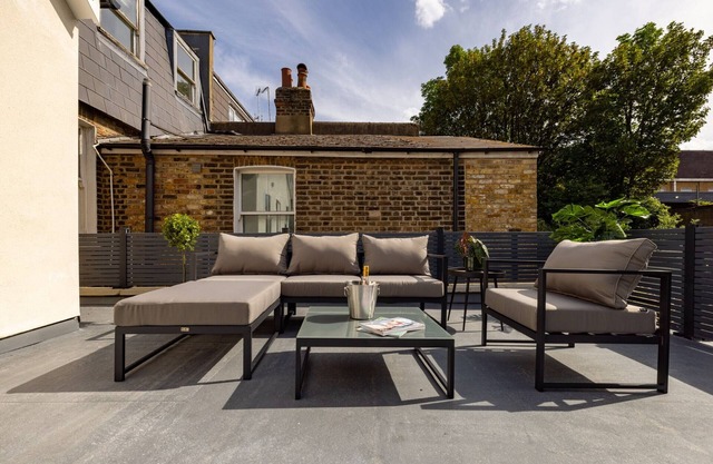 The Battersea Flat - Exquisite 2BDR Flat with Terrace