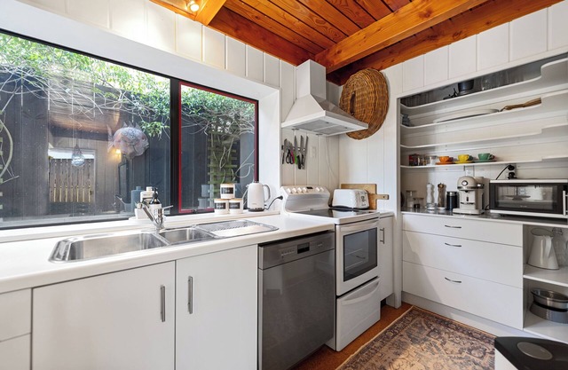 The Beach House - Mt Maunganui Holiday Home
