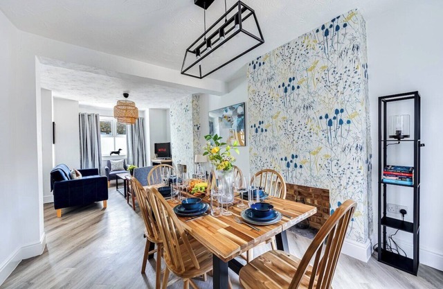 The Bedford Retreat | 6 Guests Contractors Welcome