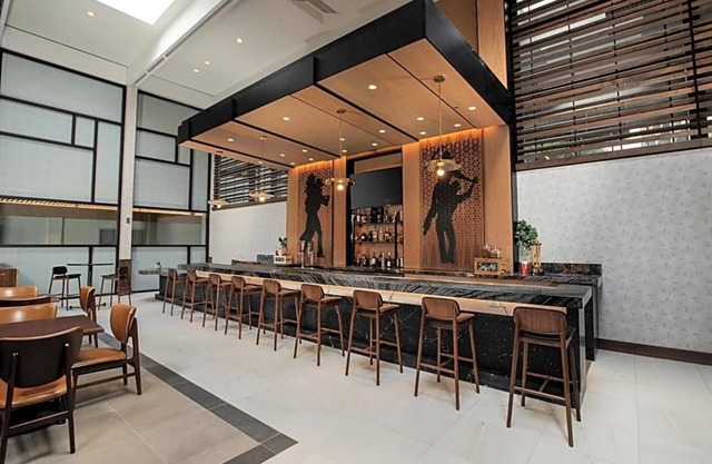 The Beeman Hotel includes an indoor swimming pool. Dallas Love Field airport .