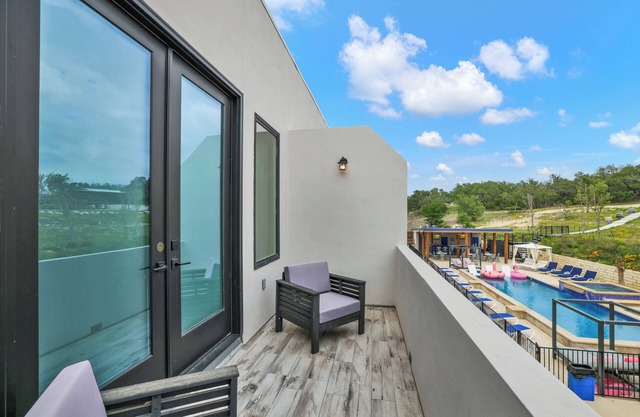 The Bentley Hotel - Mona Lisa Room - Pool View