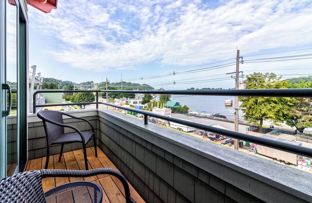 The Best Views of Grand Haven Channel & Lake Michigan from Brezza Di Lago 11