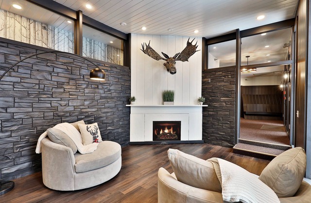 The Birch Ridge: American Classic Room #7 - King Suite In Killington. Hot Tub. 1 Bedroom Home