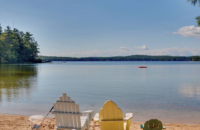 'The Birches' Raymond Getaway w/Beach & Boat Dock