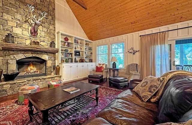 The Blackberry | Beautiful Custom Home with Screened in Porch & Hot Tub