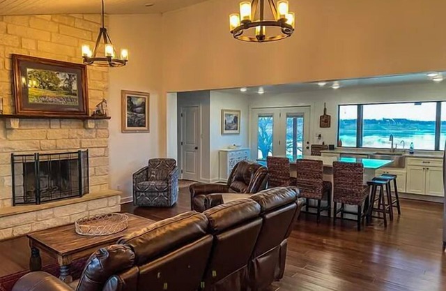 The Bluecat Lodge on Hubbard Shores