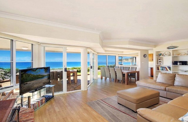 THE BREAKERS | Beachfront , Pet Friendly | Accom Holidays