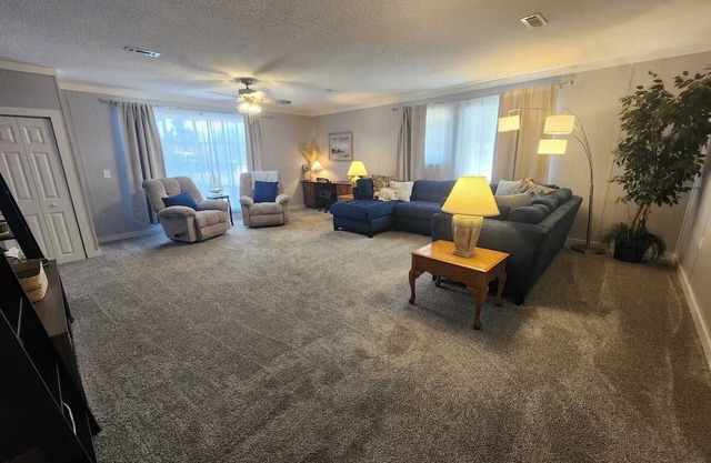 The Burgess Bungalow- Entire Home- less than a mile from the Marshwalk!