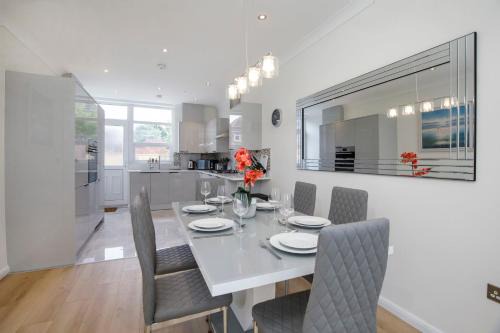 The Burton York 3 bedroom House sleeps 6