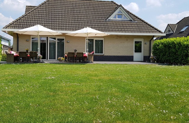 "The Buytenplaets" Ideal for families! Large garden, centrally located in the Netherlands