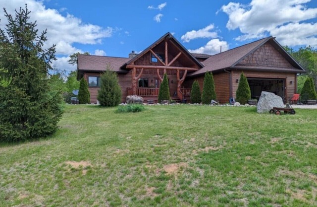 The Cabin at The Land of the Yellow River Rentals