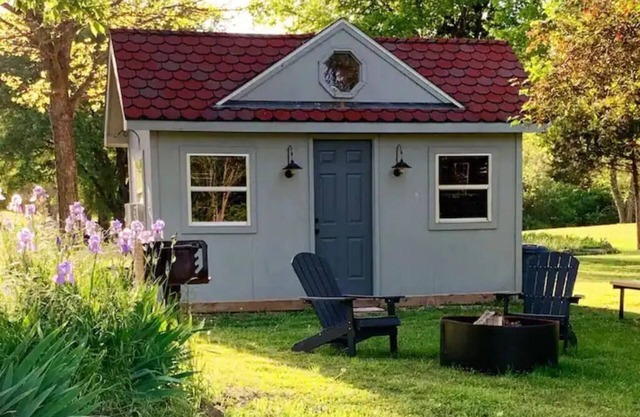 The Camper’s Cabin W/Bunk Bed