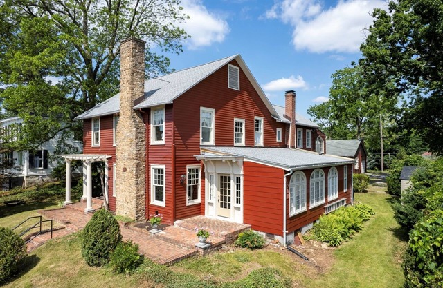 The Cardinal House: Historic Home on Tree Streets