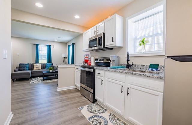 The Charming Cola Cottage | Minutes to Downtown, UofSC, and Fort Jackson