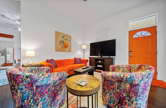 The Clementine - Walk to Restaurants, Shops, Bars in Historic Downtown!