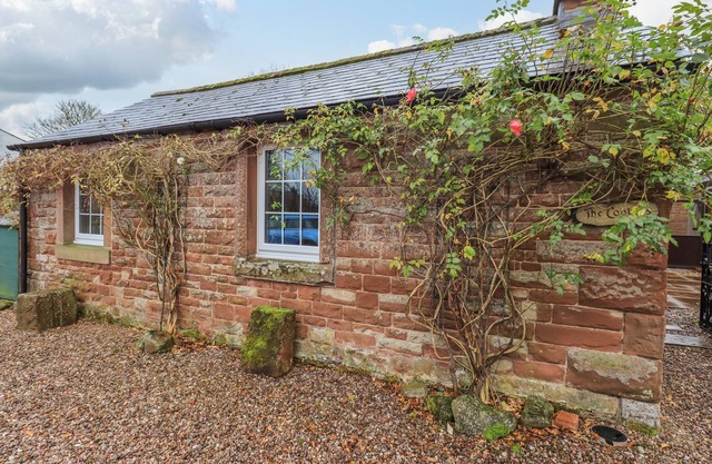 THE COBBLES, romantic, character holiday cottage in Langwathby