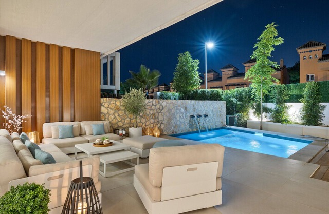 The Collection - 4Bd Townhouse on the Golden Mile!