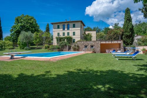 The Collector's Villa with pool in Pistoia
