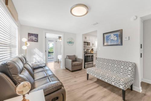 The Coral Sunset Cottage by Vacation Homes Collection