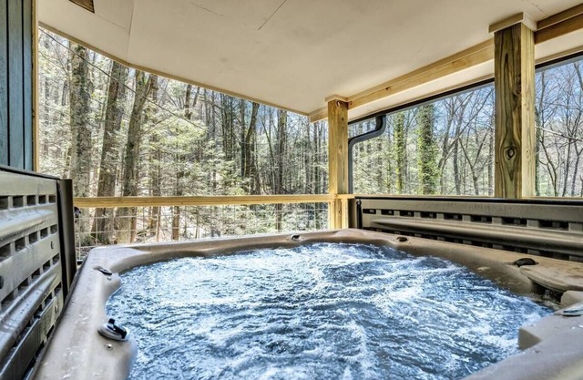 The Cozy Cove, Near River, $685 FREE tickets each paid day