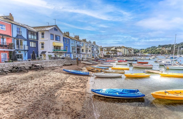 The Crab Shack - directly on beach, private balconies