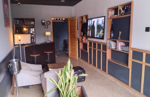 The Crib-Artist Residence