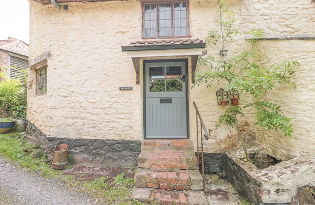 THE DAIRY, pet friendly, character holiday cottage in Bicknoller
