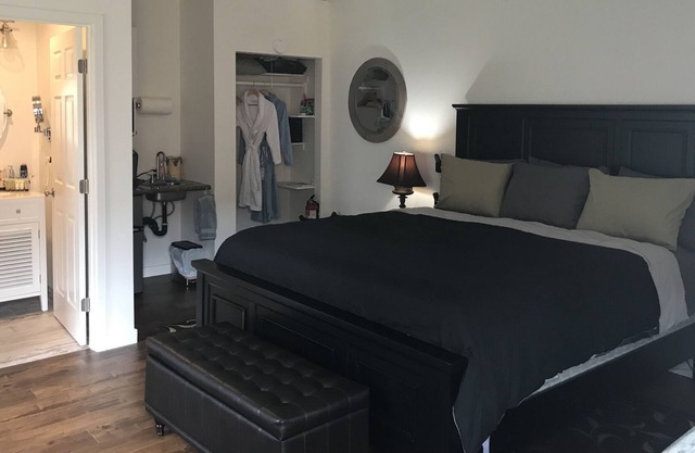 The Dakota House . Private space, close to beach and LAX