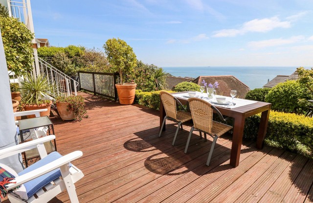 THE DECK STUDIO, romantic, luxury holiday cottage in Ventnor