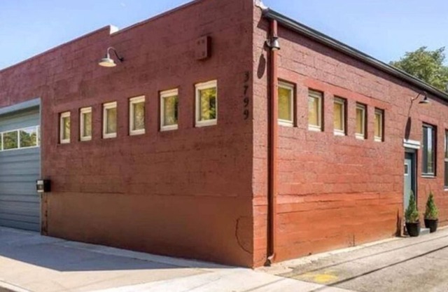 The Denver Superloft! Industrial 2BD/2BA Sleeps 4!