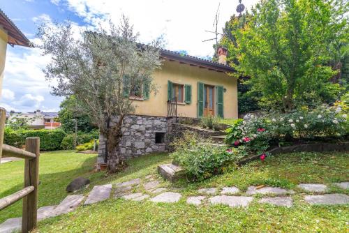 The Dependance of the Villa Isabella Stresa by the little river with private dedicated parking