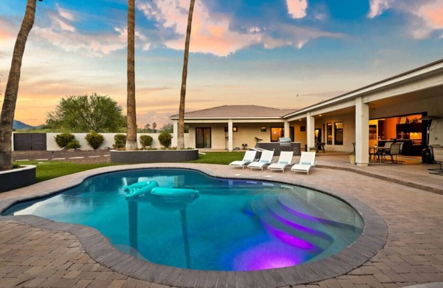 The Desert Cove 14 Beds+Pool+Hot tub+Putt+Casita