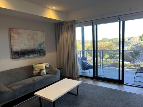 THE DEVLIN APARTMENTS 2 Bedroom Apartment near GMHBA stadium in Geelong - G01