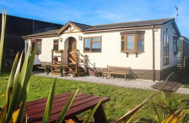 THE DOVECOTE, pet friendly, with a garden in Hartland