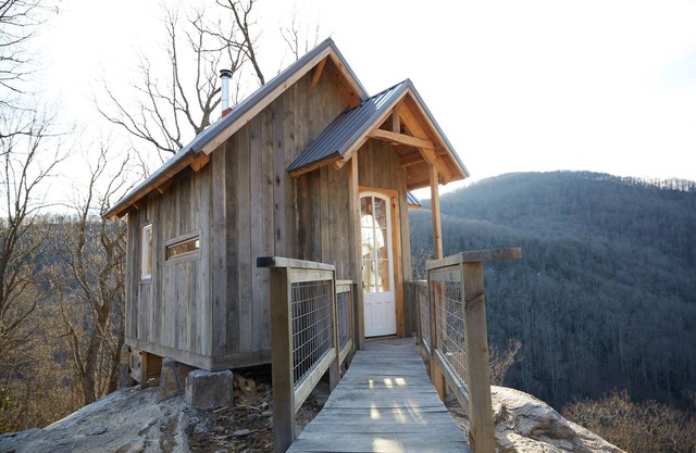 The Edge of Adventure ~ Breathtaking Cliffside Gem Off Grid-Cabin Adventure!