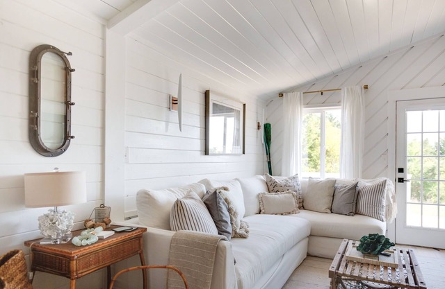 The Emerald Cottage - renovated 1950s beach cottage one block to beach ,hot tub🤍