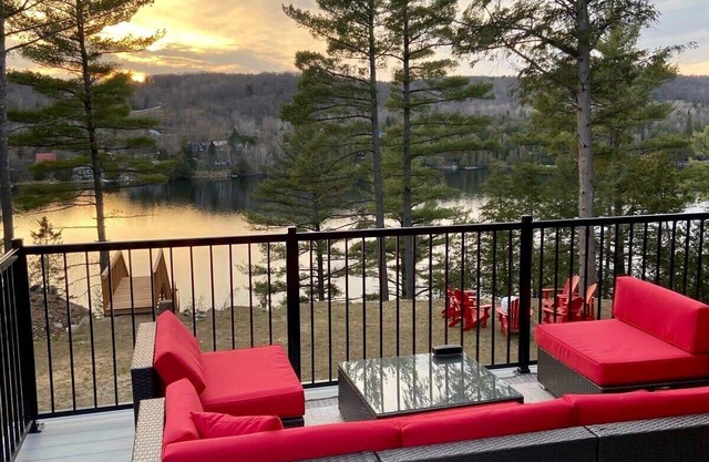 The Eyrie: Sweeping views waterfront sunlit escape