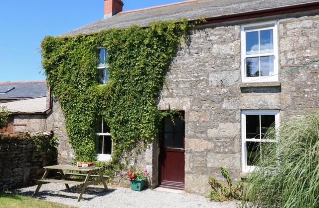 THE FARMHOUSE, family friendly, country holiday cottage in Pendeen