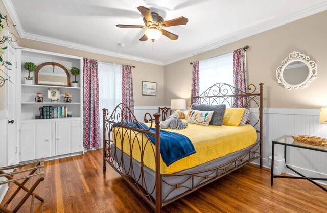 The Gameroom on Madison | Large Home Accommodates 12 Guests (102 Madison Ter)