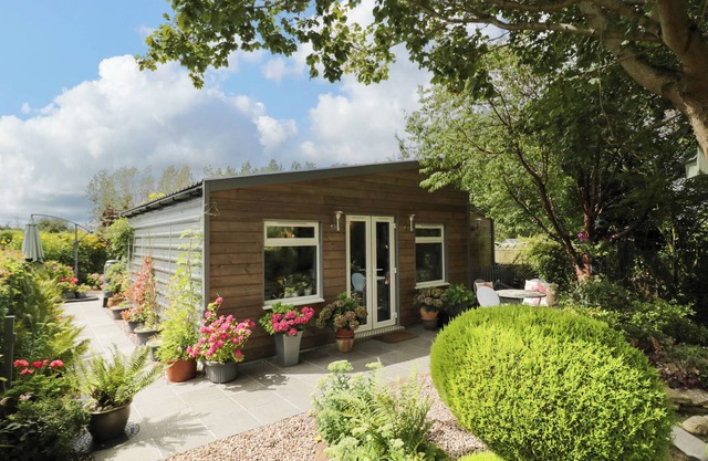 THE GARDEN HOUSE, pet friendly, with a garden in Lower Quinton