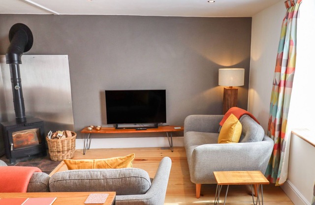 THE GARRET, romantic, character holiday cottage in Chulmleigh