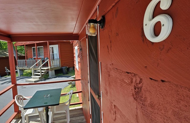 The Gold Eagle Cottage 6