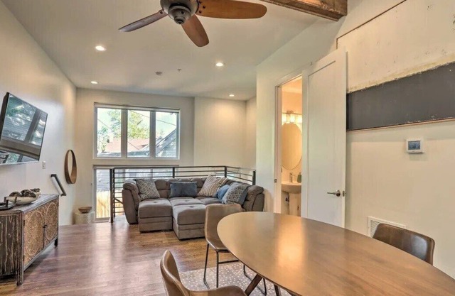 The Golden Star - 2 bed with private roof deck