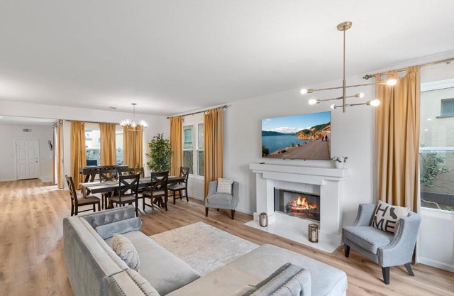 The Goldenwest Ocean view home w jacuzzi AC Bikes newly remodeled