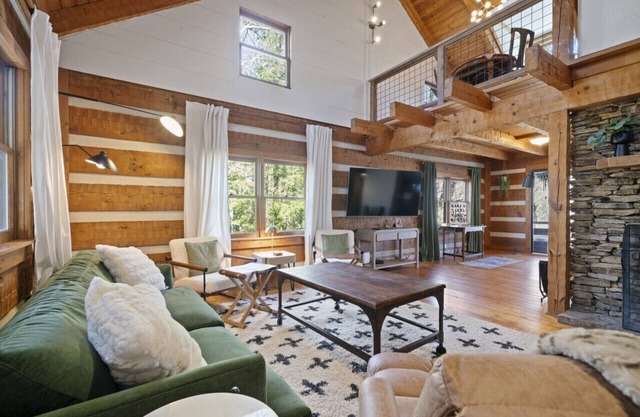 The Graystone Lodge in Big Canoe