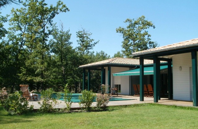 THE GREEN VILLA - LUXURIOUS VILLA WITH HEATED SWIMMING POOL