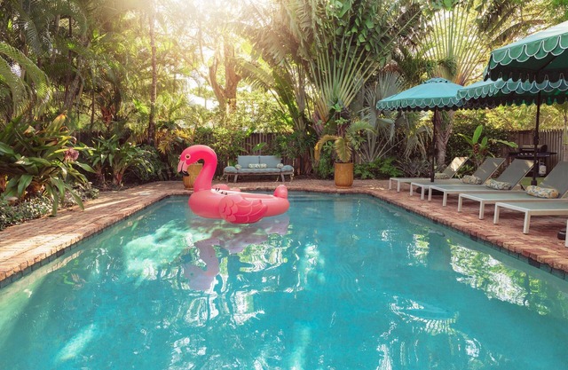 The Grove Club: Palm Beach elegance, heated pool