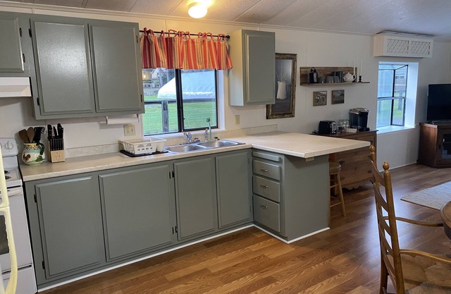 The Guesthouse at Lakeshore Acres