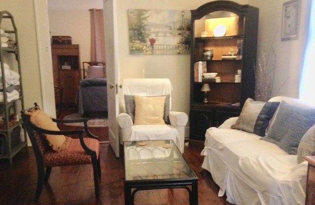 “ The Harmonease” Affordable 30+ nights- Historic East Savannah